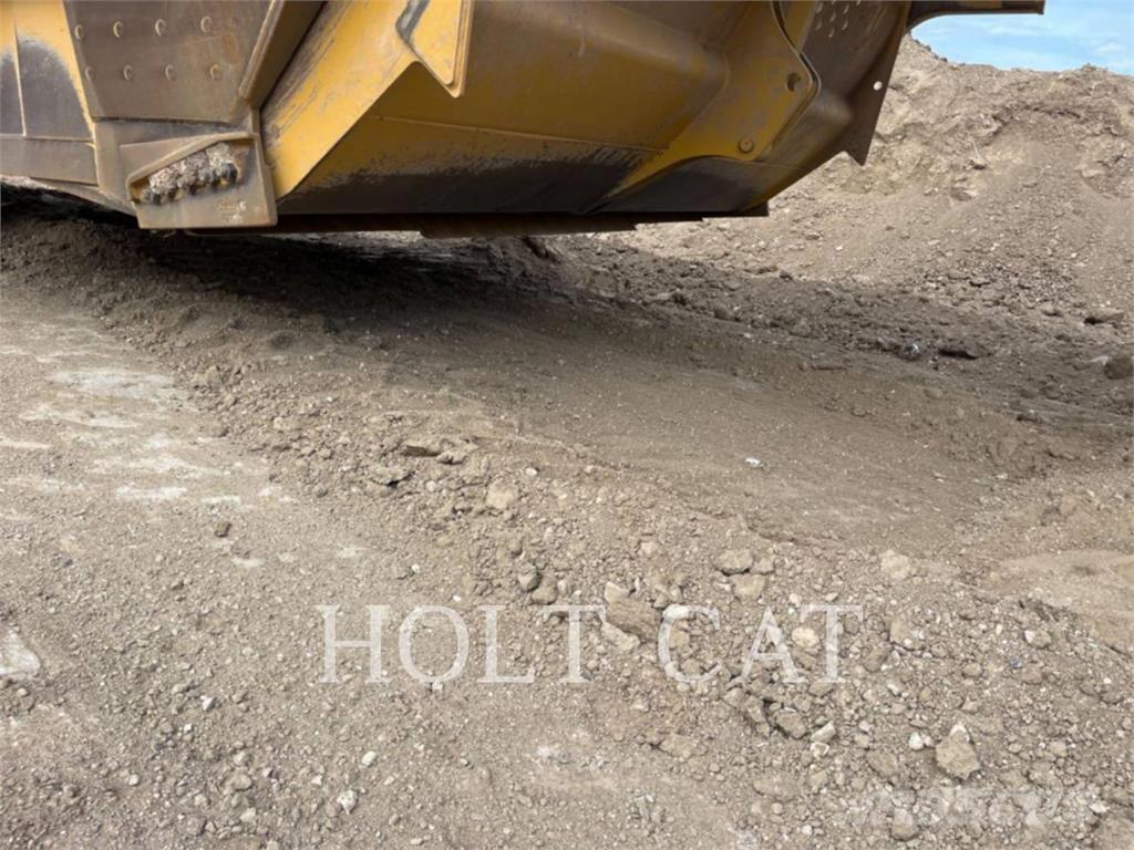 CAT 631 Skrobaki