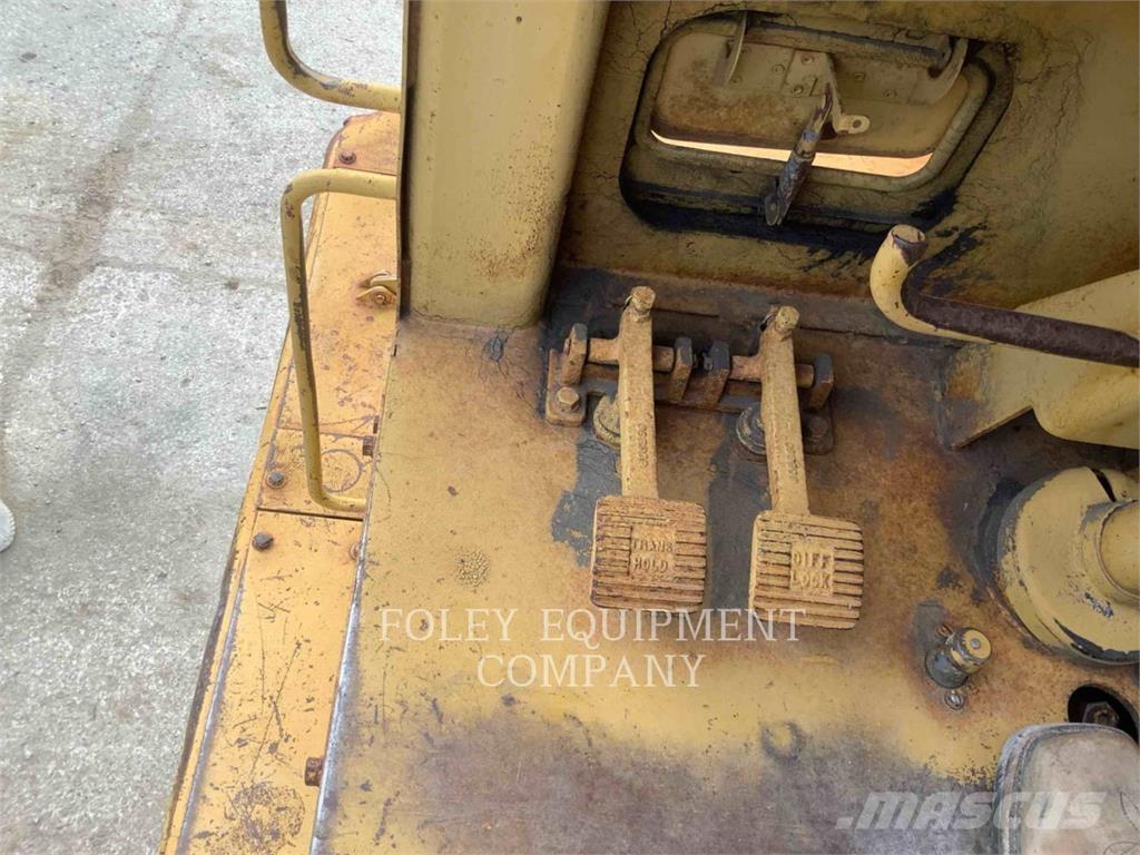 CAT 631D Skrobaki