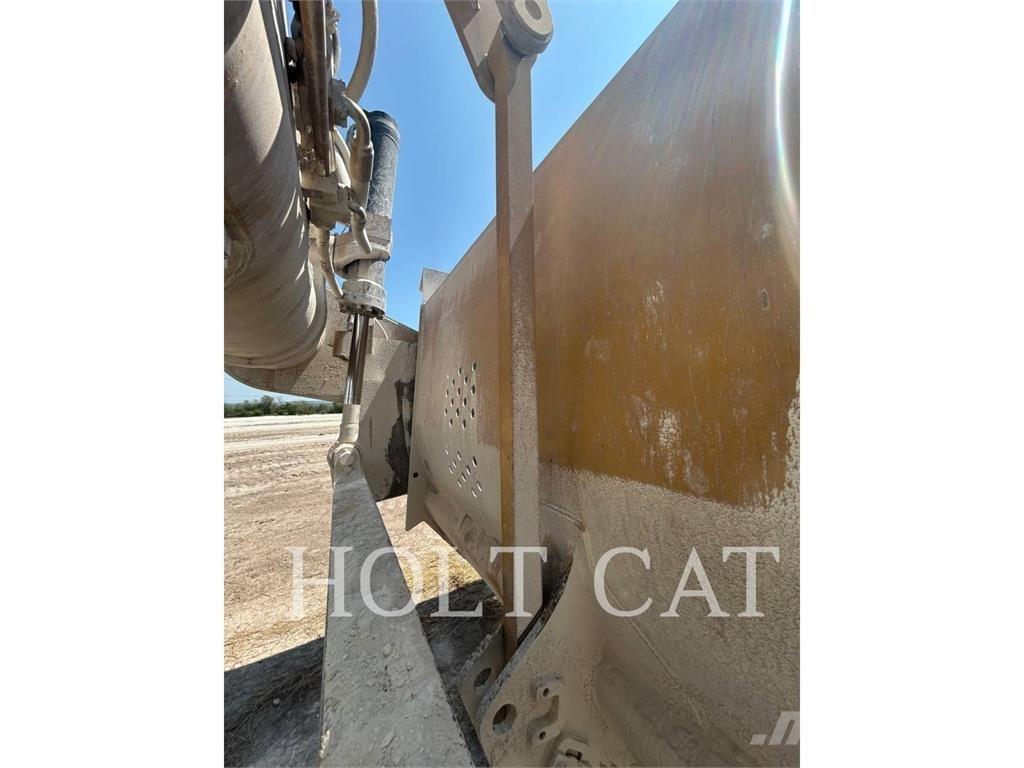 CAT 631K Skrobaki