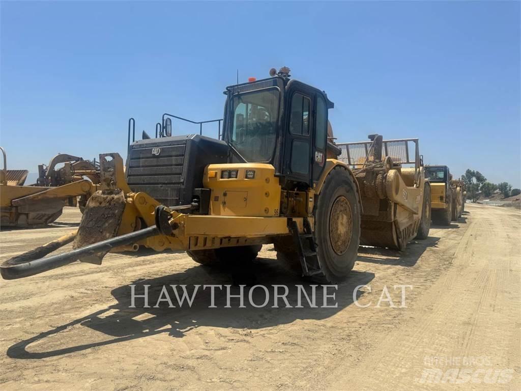 CAT 657 Skrobaki