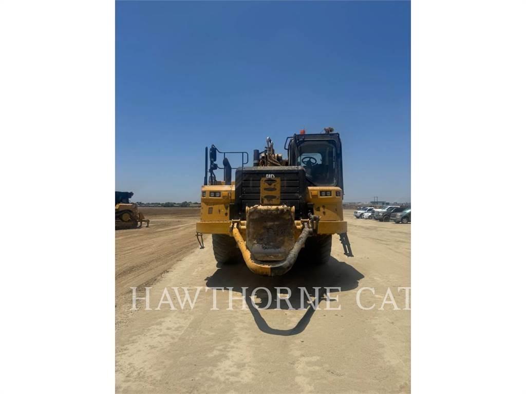 CAT 657 Skrobaki