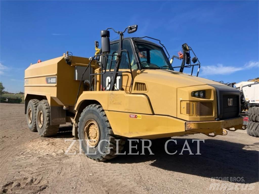 CAT 725CWT Cysterna