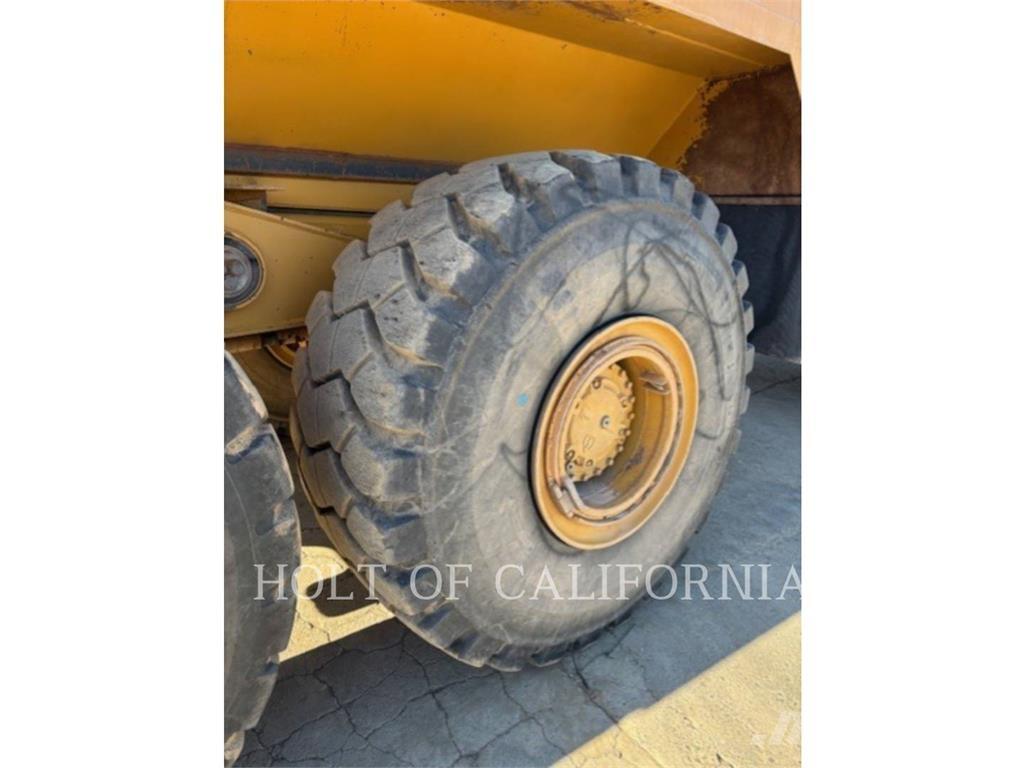 CAT 740B WT Cysterna