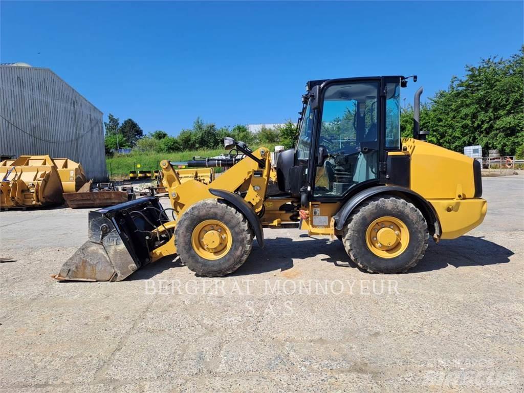 CAT 906M Ładowarki kołowe