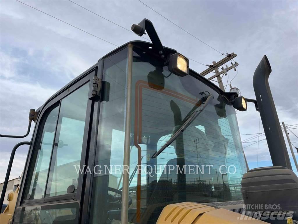 CAT 906M Ładowarki kołowe