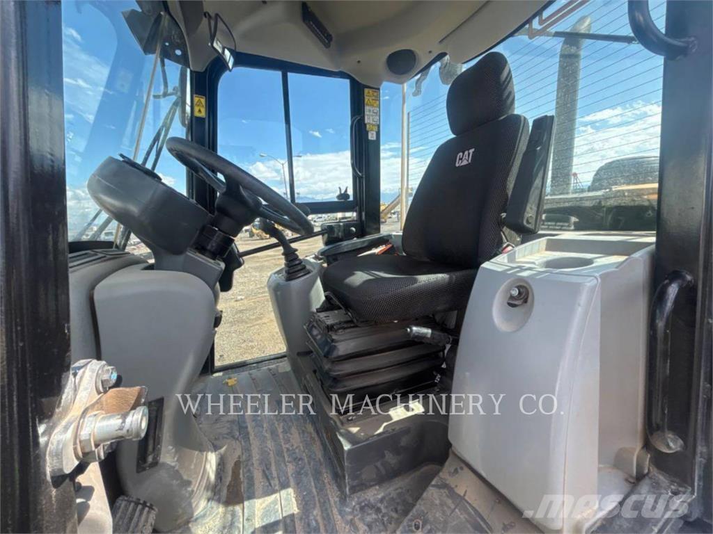 CAT 906M Ładowarki kołowe