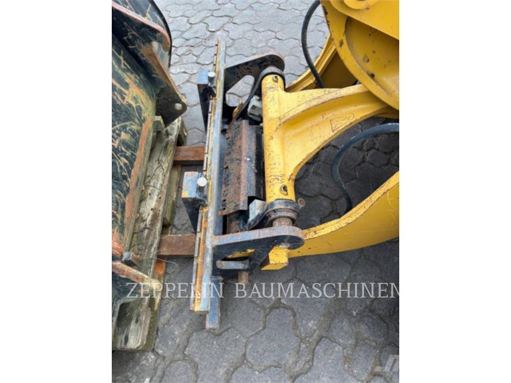 CAT 907M Ładowarki kołowe