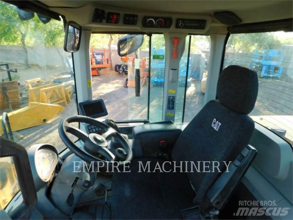 CAT 930M Ładowarki kołowe