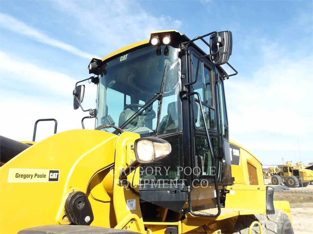 CAT 930M Ładowarki kołowe
