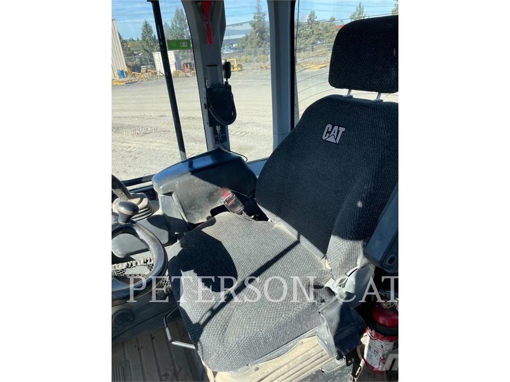 CAT 930M Ładowarki kołowe