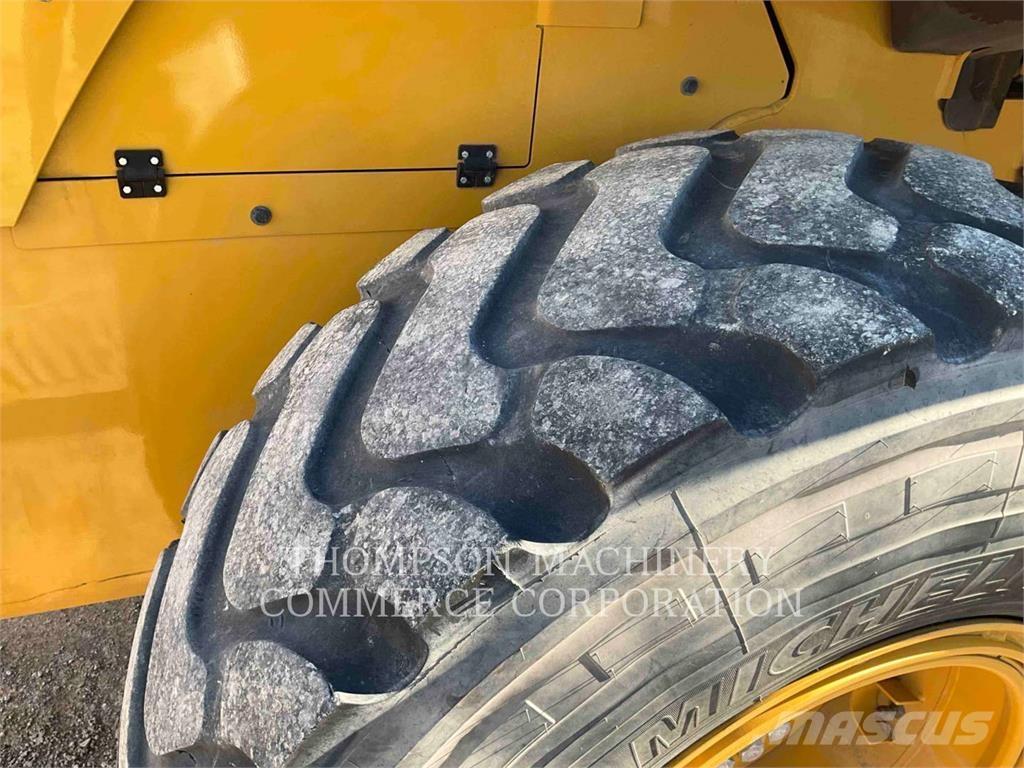 CAT 930M Ładowarki kołowe