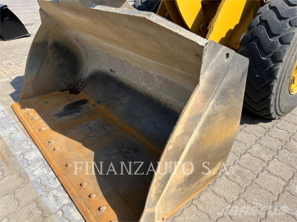 CAT 938M Ładowarki kołowe