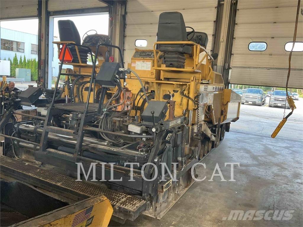 CAT AP-1055D Rozściełacze do asfaltu