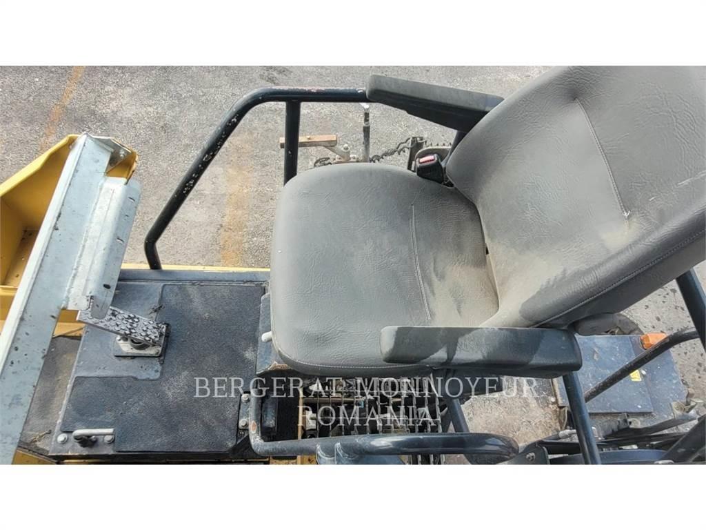 CAT AP-655D Rozściełacze do asfaltu