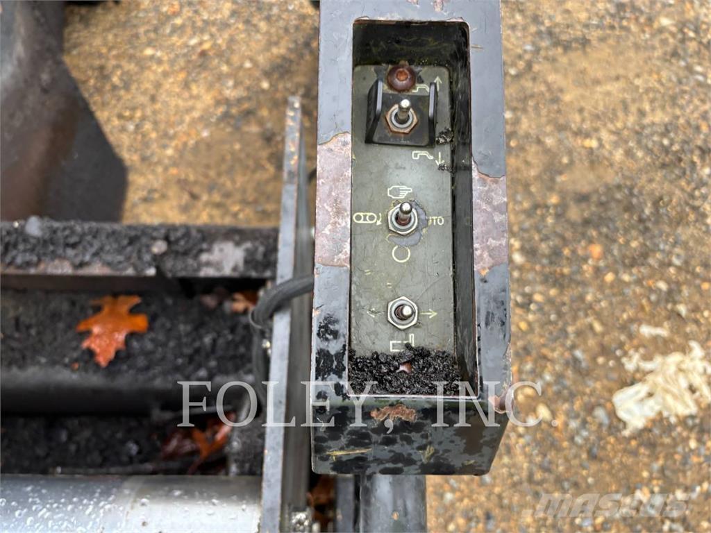 CAT AP-655D Rozściełacze do asfaltu