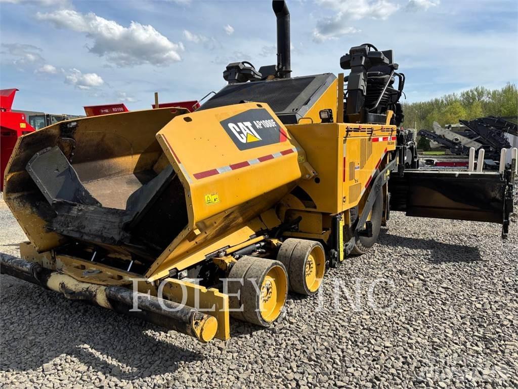 CAT AP1000F Rozściełacze do asfaltu