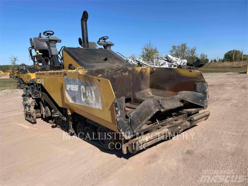 CAT AP1055F Rozściełacze do asfaltu