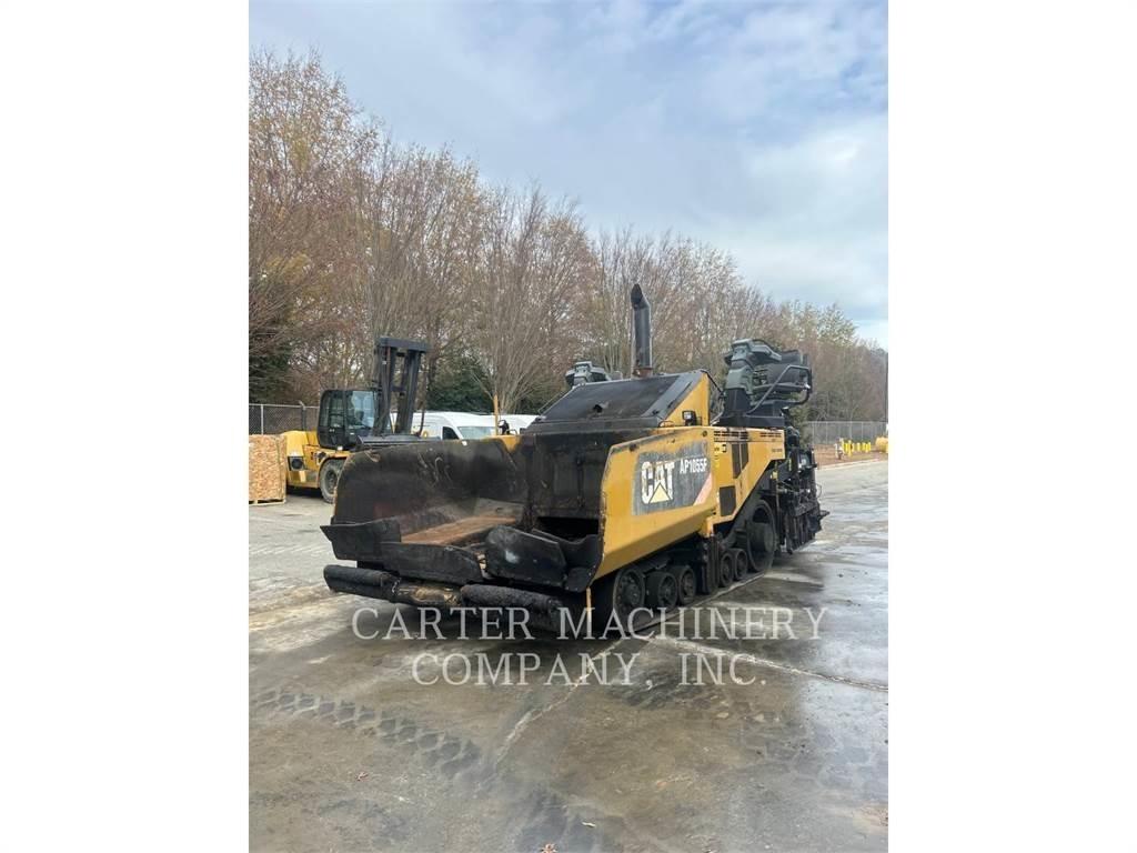 CAT AP1055F Rozściełacze do asfaltu