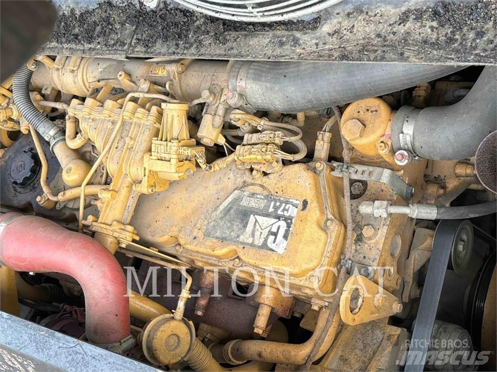 CAT AP1055F Rozściełacze do asfaltu