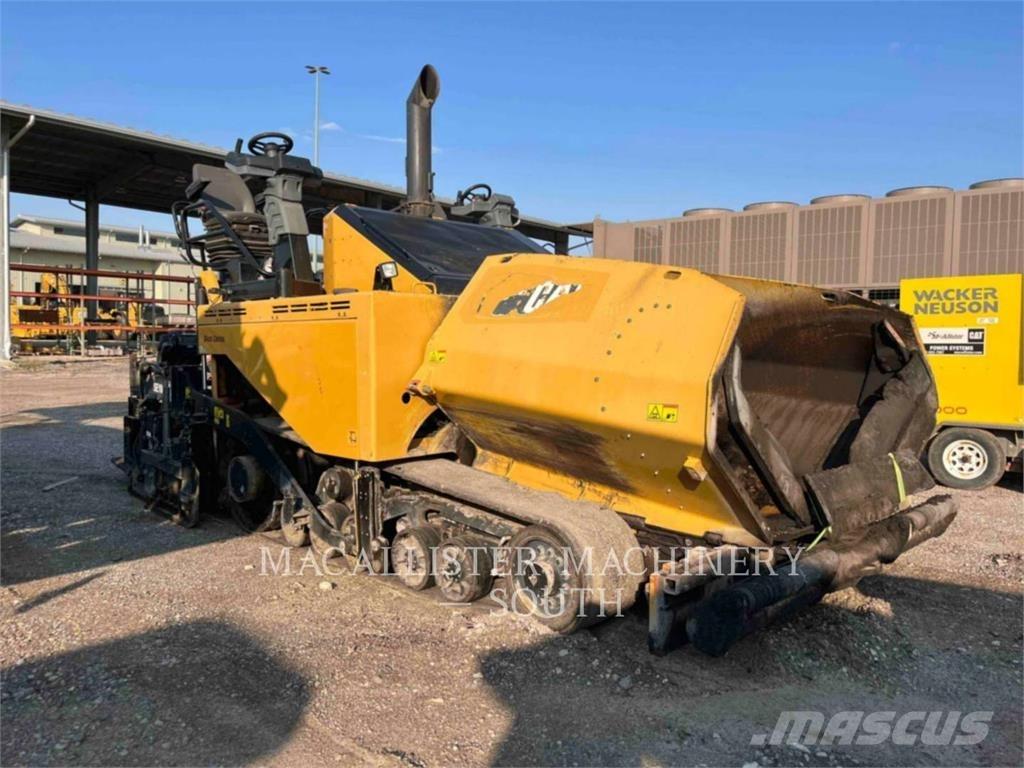 CAT AP1055F Rozściełacze do asfaltu