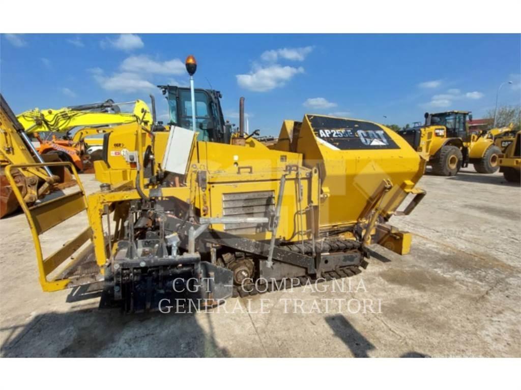 CAT AP255E Rozściełacze do asfaltu
