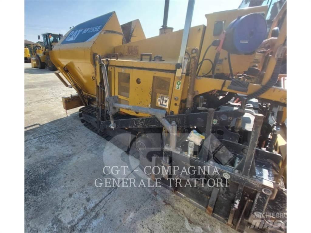 CAT AP255E Rozściełacze do asfaltu