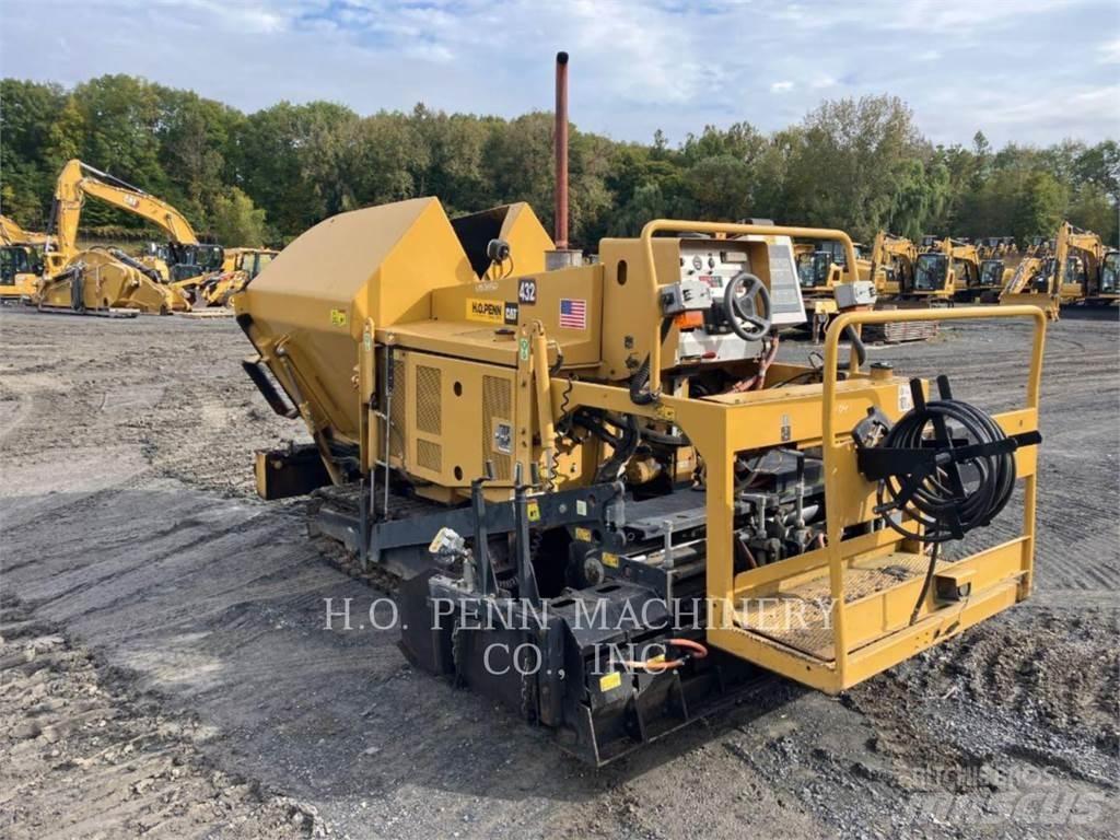 CAT AP255E Rozściełacze do asfaltu