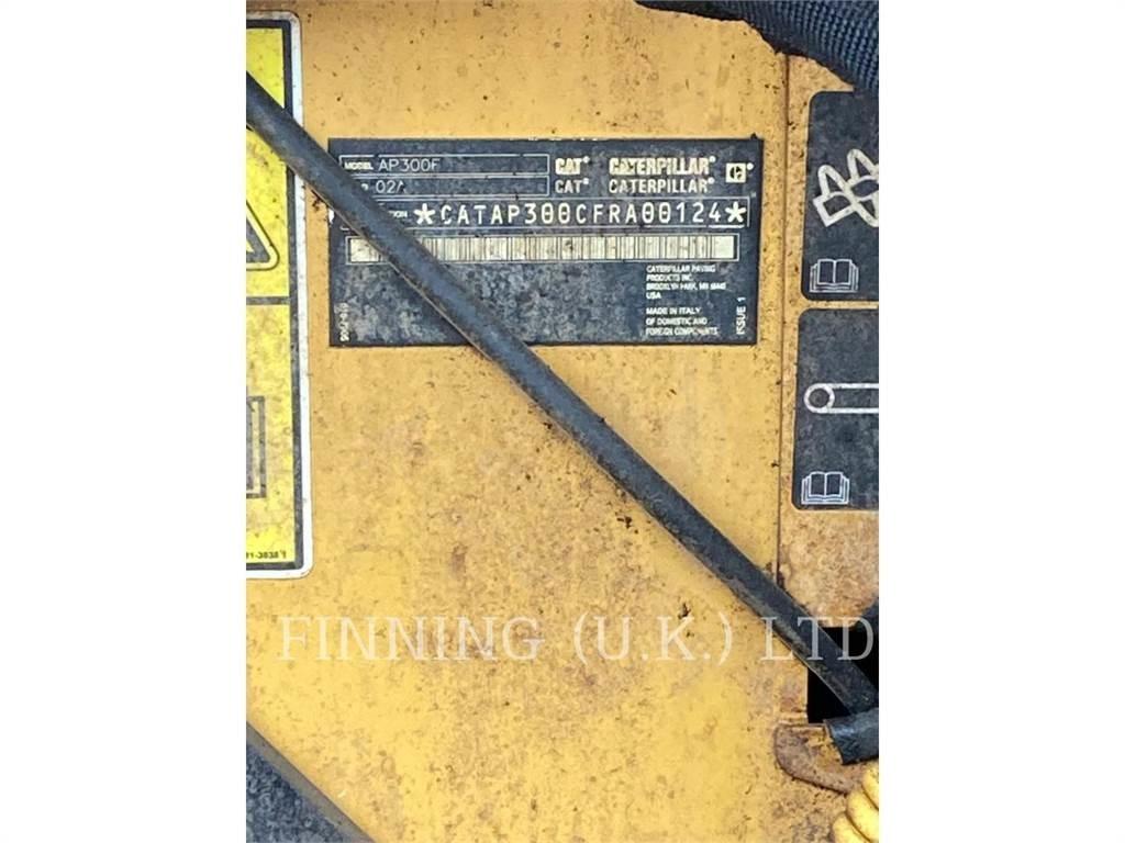 CAT AP300F Rozściełacze do asfaltu