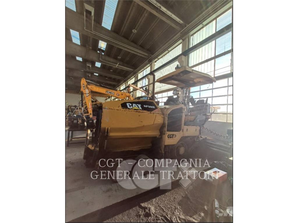 CAT AP300F Rozściełacze do asfaltu