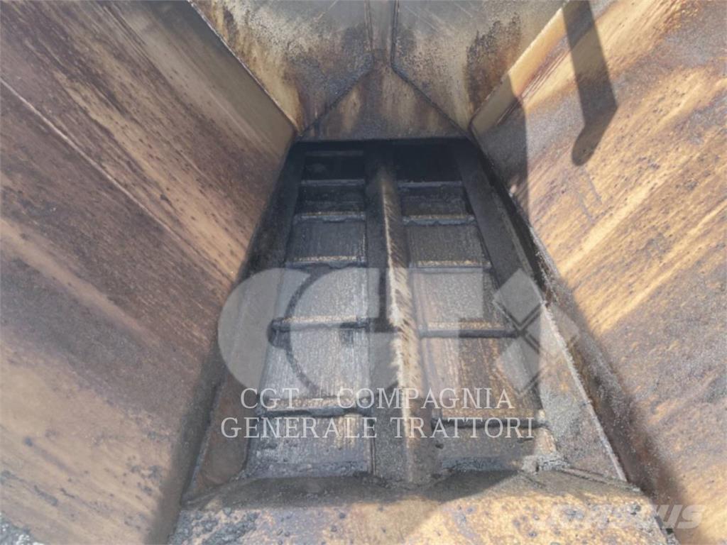 CAT AP300F Rozściełacze do asfaltu