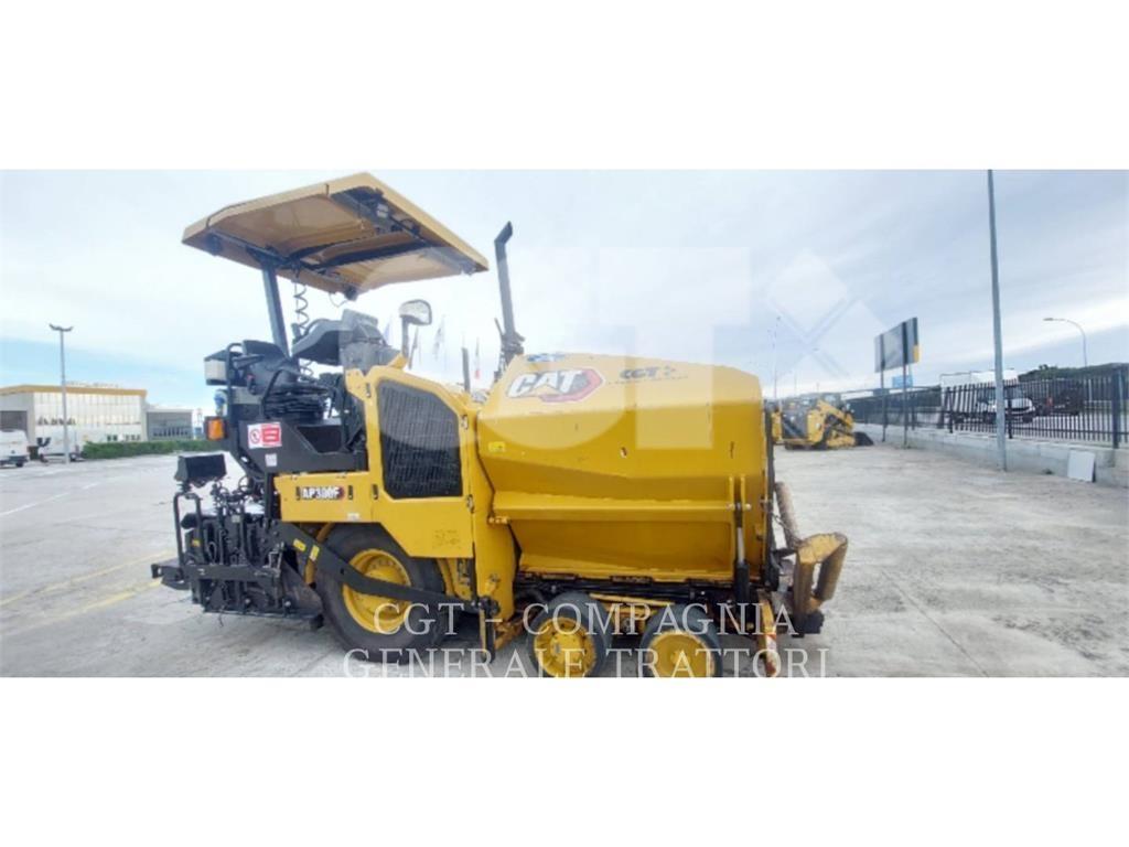 CAT AP300F Rozściełacze do asfaltu