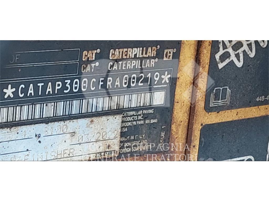 CAT AP300F Rozściełacze do asfaltu