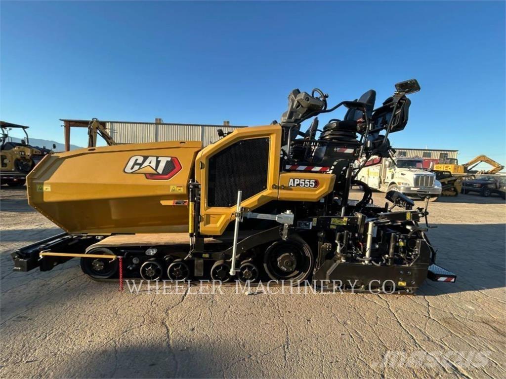 CAT AP555 Rozściełacze do asfaltu