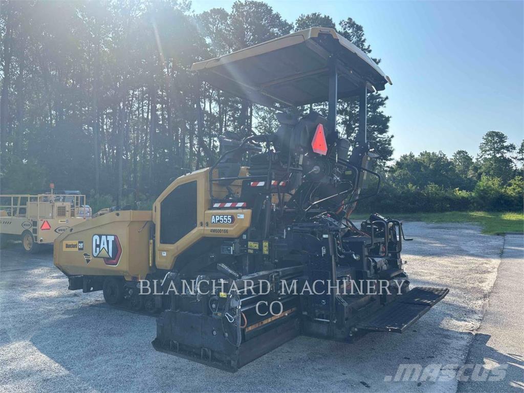CAT AP555 Rozściełacze do asfaltu