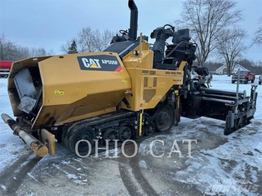 CAT AP555F Opryskiwacze do asfaltu