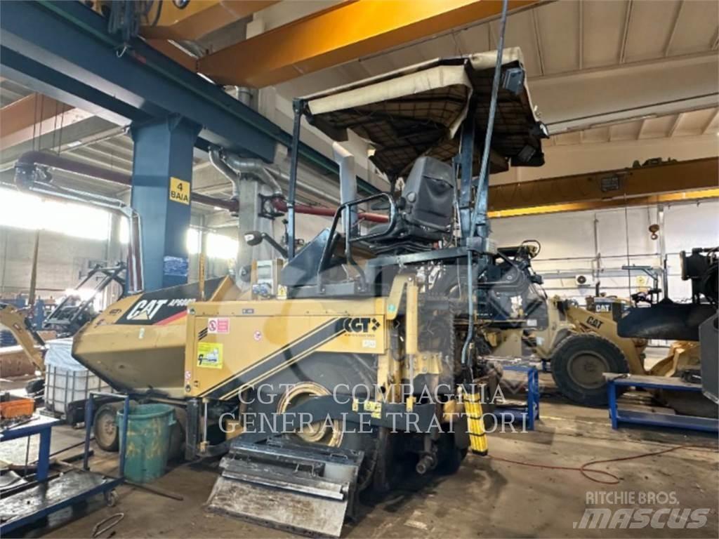 CAT AP600D Rozściełacze do asfaltu