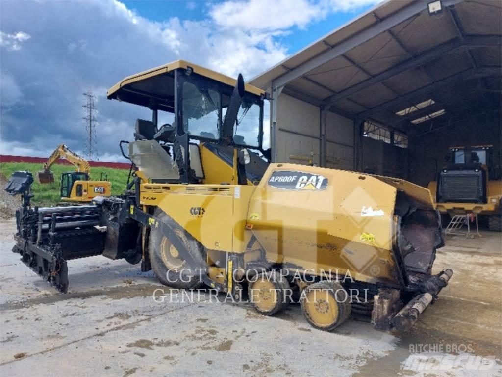 CAT AP600F Rozściełacze do asfaltu