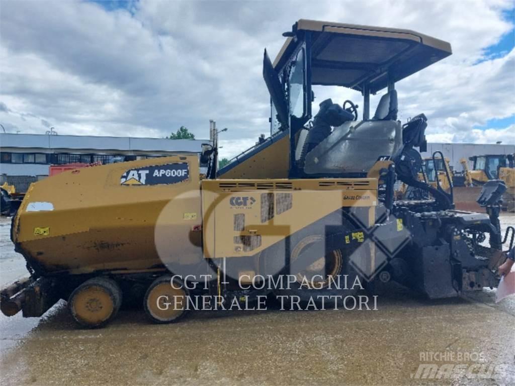 CAT AP600F Rozściełacze do asfaltu