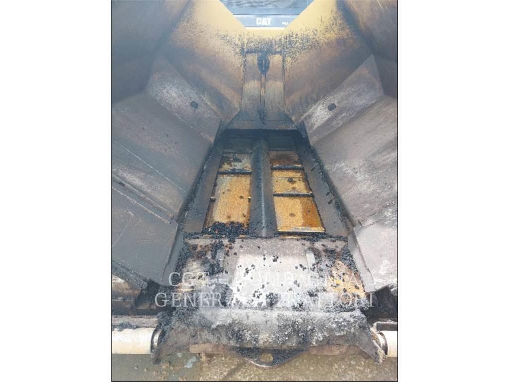 CAT AP600F Rozściełacze do asfaltu