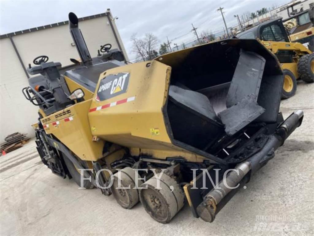 CAT AP600F Rozściełacze do asfaltu