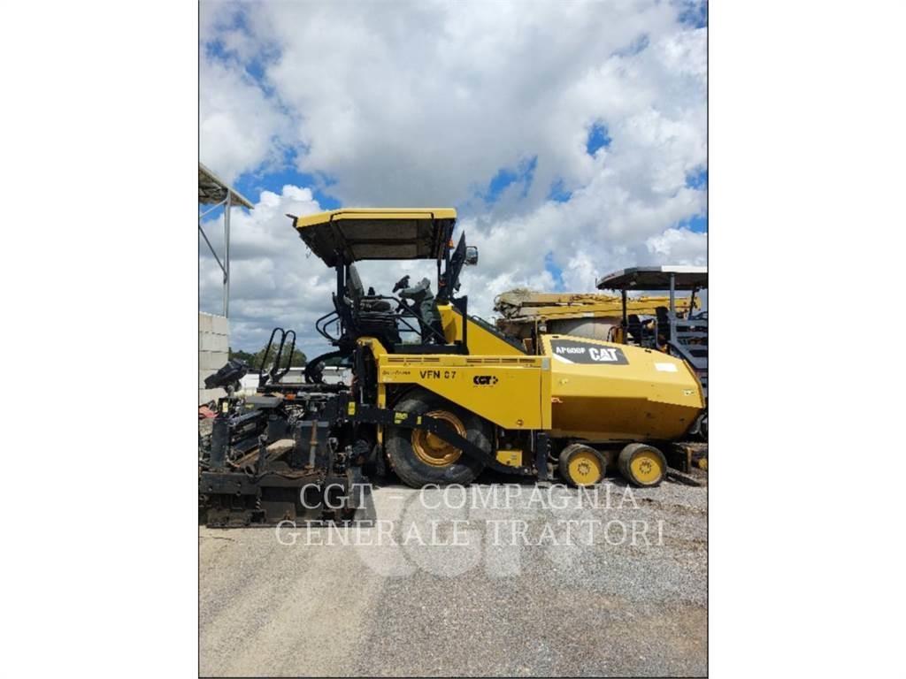 CAT AP600F Rozściełacze do asfaltu