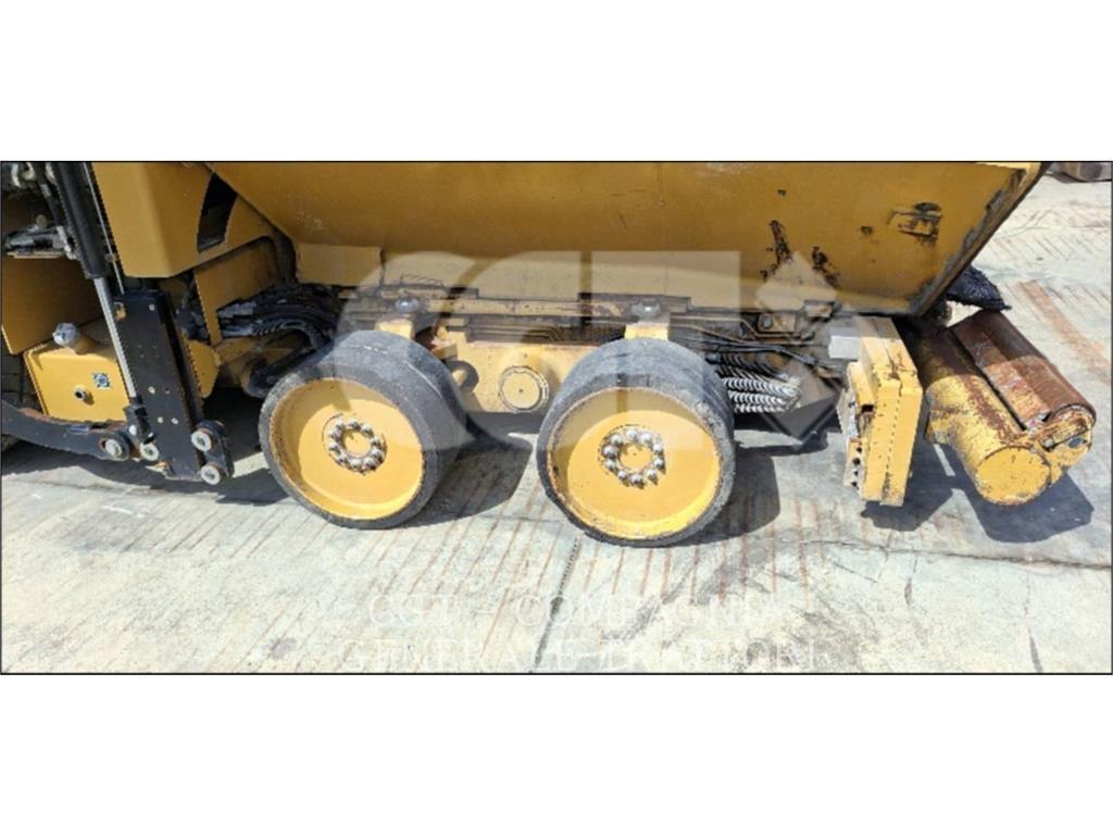 CAT AP600F Rozściełacze do asfaltu