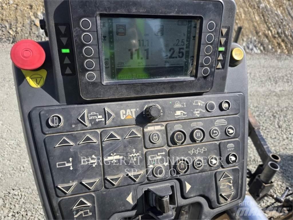 CAT AP655F Rozściełacze do asfaltu