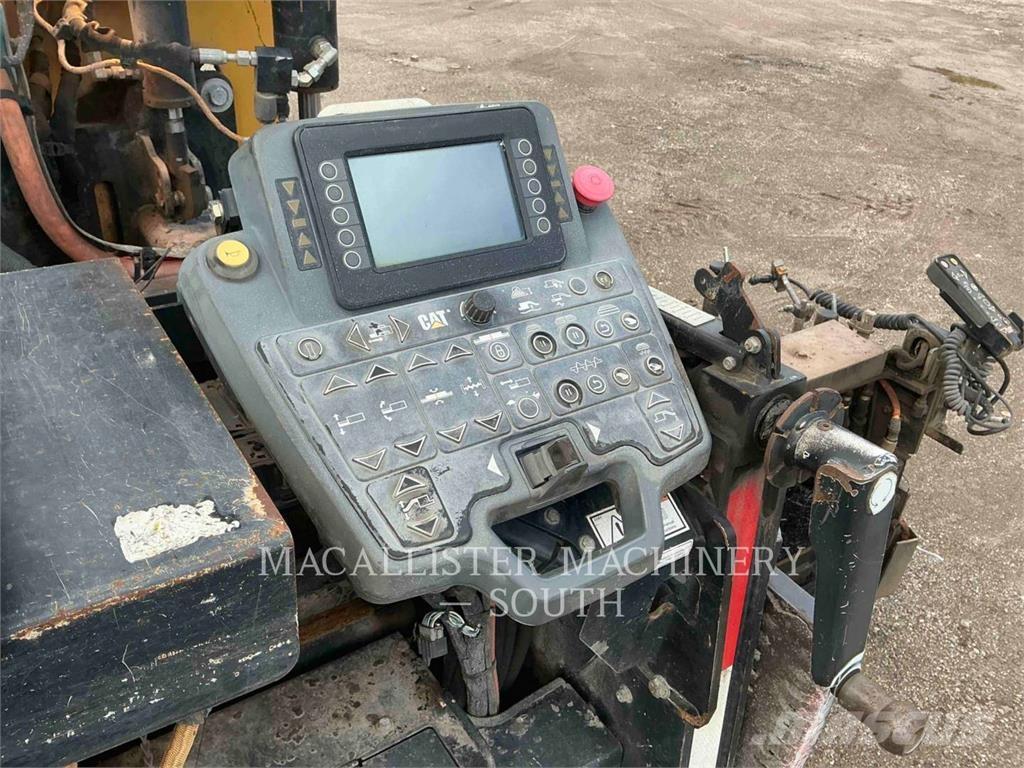 CAT AP655F Rozściełacze do asfaltu