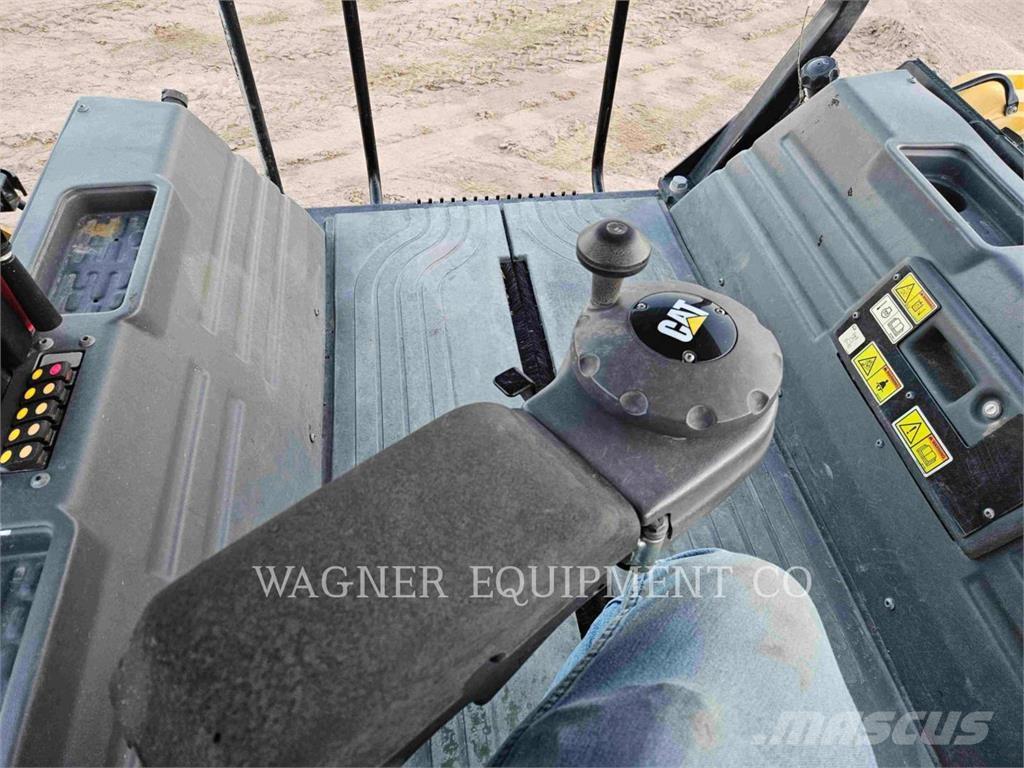 CAT CB16 Rozściełacze do asfaltu