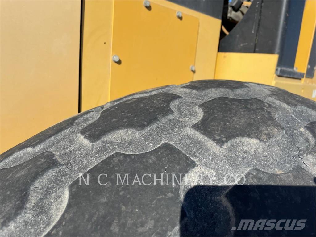 CAT CS54 Rozściełacze do asfaltu