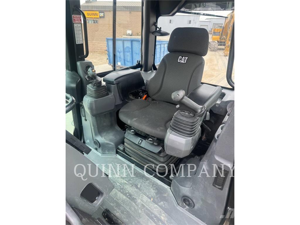 CAT D2 Koparko-ładowarki