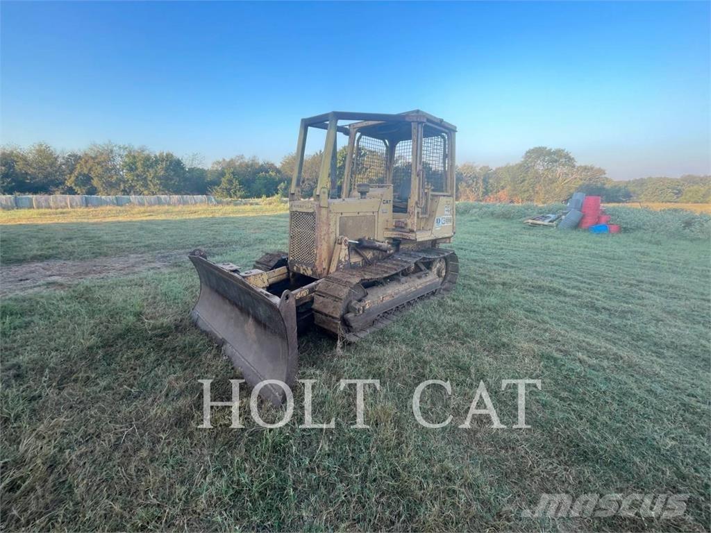 CAT D3B Spycharki gąsienicowe