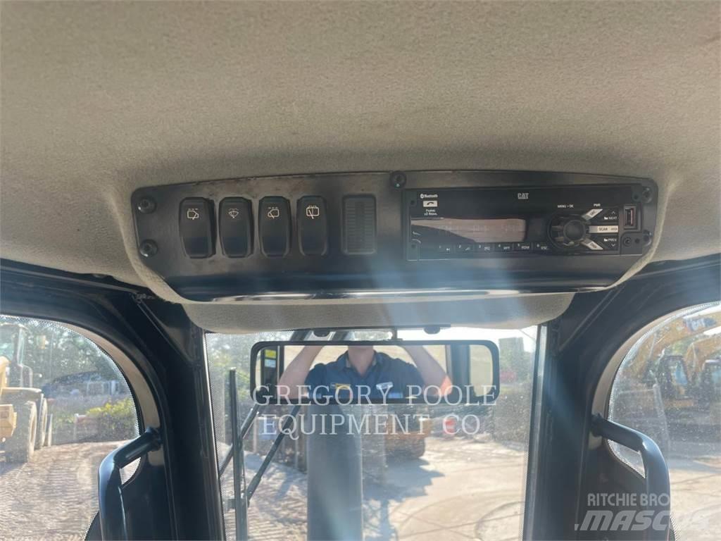 CAT D3K2LGP Spycharki gąsienicowe