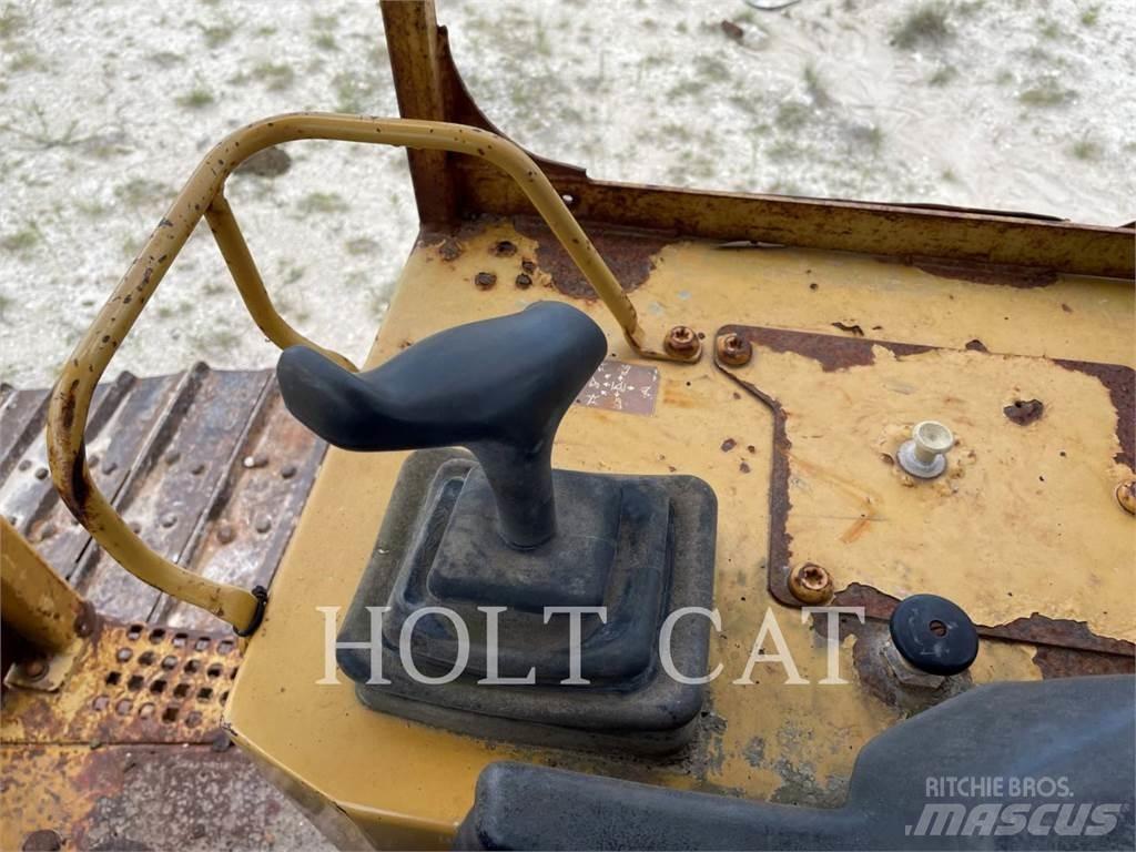 CAT D5M Spycharki gąsienicowe
